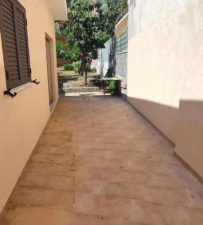 Casa E Giardino Taormina A 100 Mt Da Stazione E 30 Mt Dal Mare Holiday home Giardini Naxos