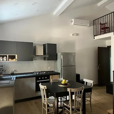 Casa E Giardino Taormina A 100 Mt Da Stazione E 30 Mt Dal Mare Giardini Naxos