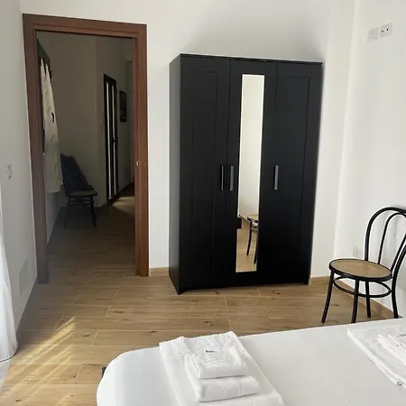 Casa E Giardino Taormina A 100 Mt Da Stazione E 30 Mt Dal Mare Holiday home *